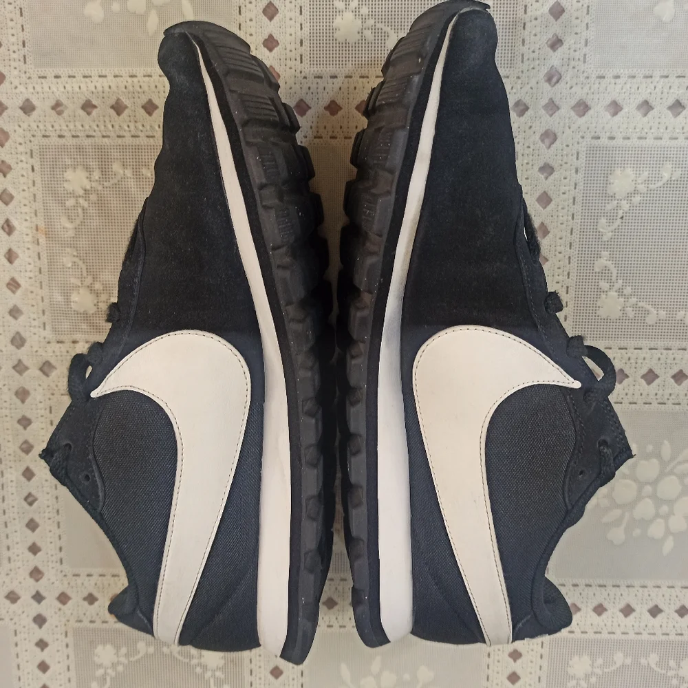 Nike Pre-Love O.X.  Black Suede White Swoosh Size 9 - Picture 2 of 12
